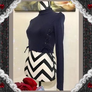 Hot&Delicious Side Lace Up Mock Neck Crop Top